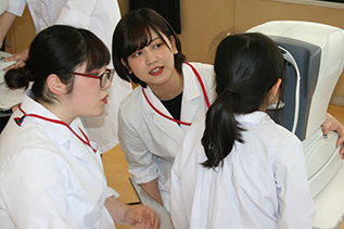 幼稚園への出張視力検査