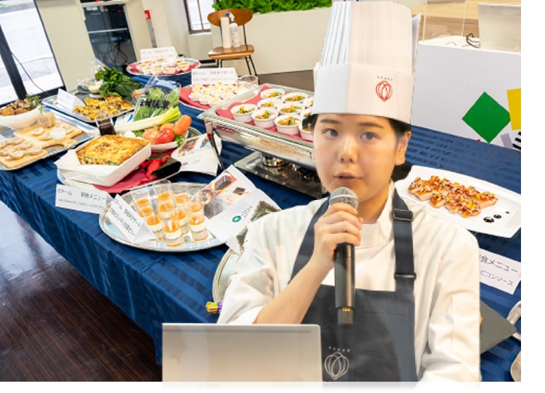 プレゼンを行う学生