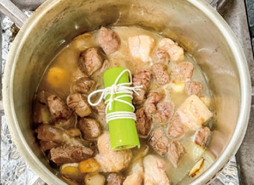煮込まれる料理