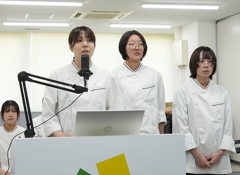 発表を行う学生