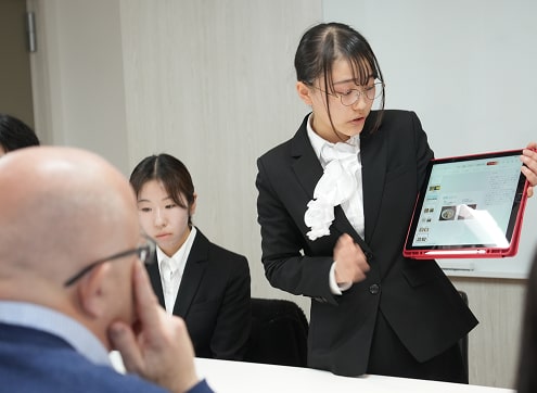 発表を行う学生